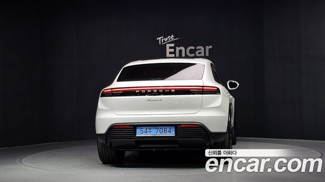 Porsche Macan EV Base 4 - фото 3