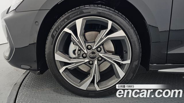 Audi A3 40 TFSI Premium - фото 4