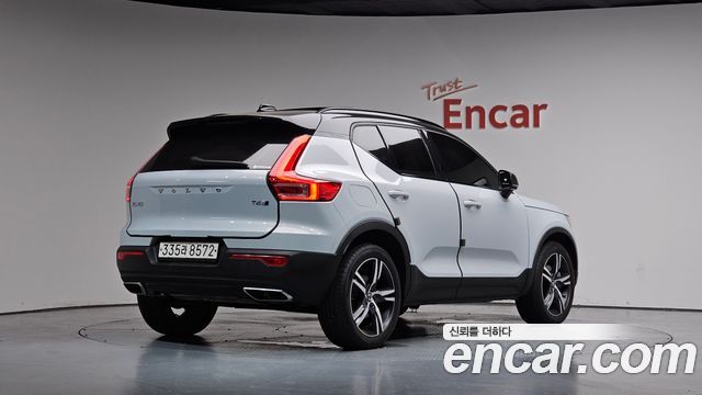 Volvo XC40 T4 R-Design - фото 0