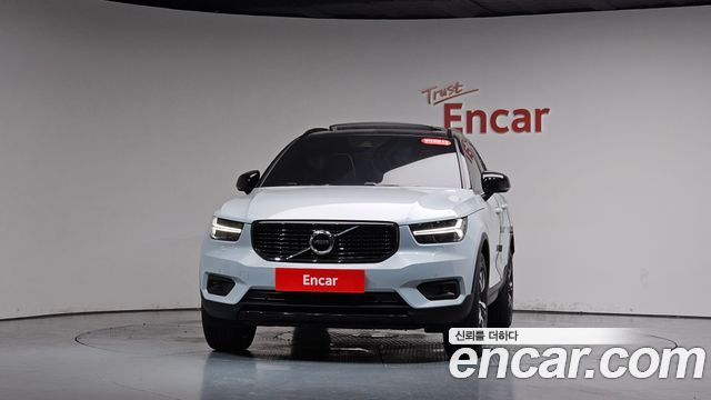 Volvo XC40 T4 R-Design - фото 1