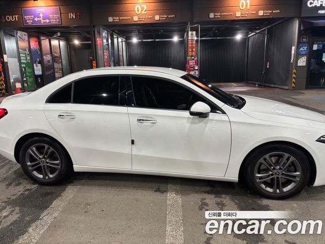 Mercedes-Benz A-Class W177 A220 Sedan - фото 3