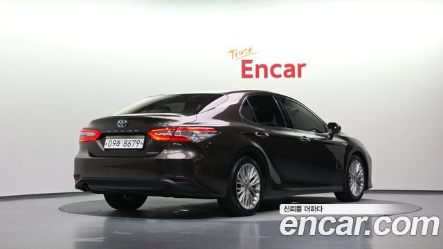 Toyota Camry XV70 2.5 XLE Hybrid - фото 1