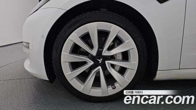 Tesla Model 3 Long Range AWD - фото 3
