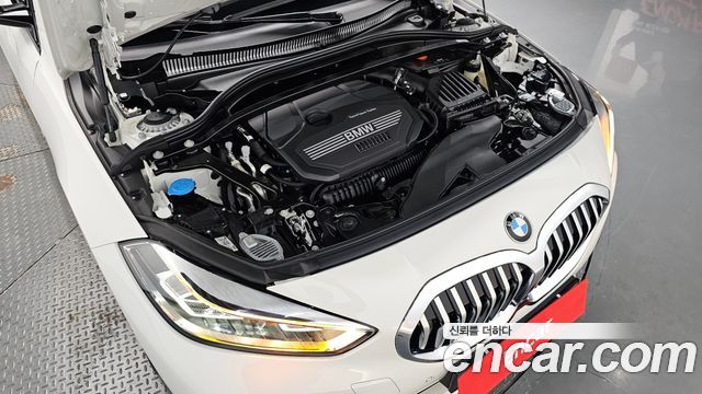 BMW 1 Series F40 120i M Sports - фото 4
