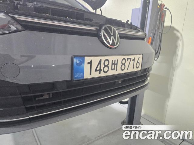 Volkswagen Golf 8-го поколения 2.0 TDI Premium - фото 0