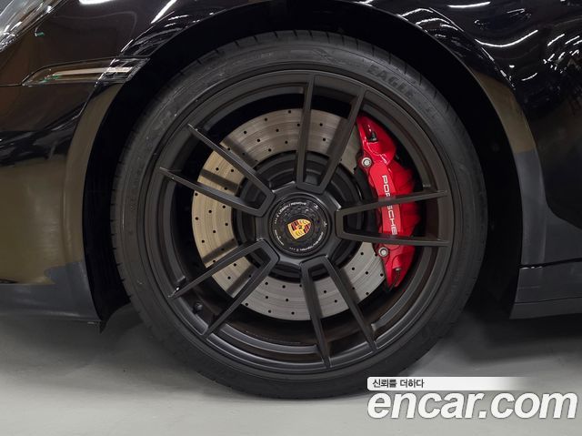 Porsche 911 Carrera 4 GTS - фото 4