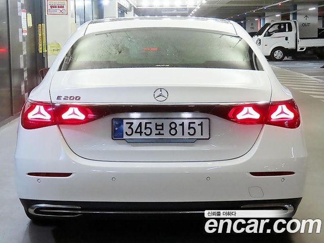 Mercedes-Benz E-Class W214 E200 Avantgarde - фото 4