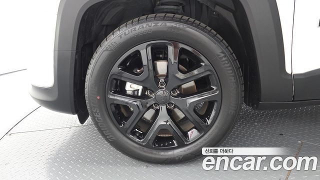 Jeep Renegade 1.3 Limited - фото 4