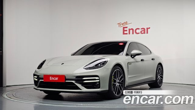 Porsche Panamera 2.9 AWD E-Hybrid Platinum Edition - фото 0
