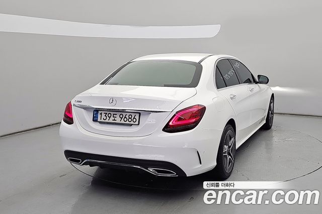 Mercedes-Benz C-Class W205 C200 AMG Line - фото 3