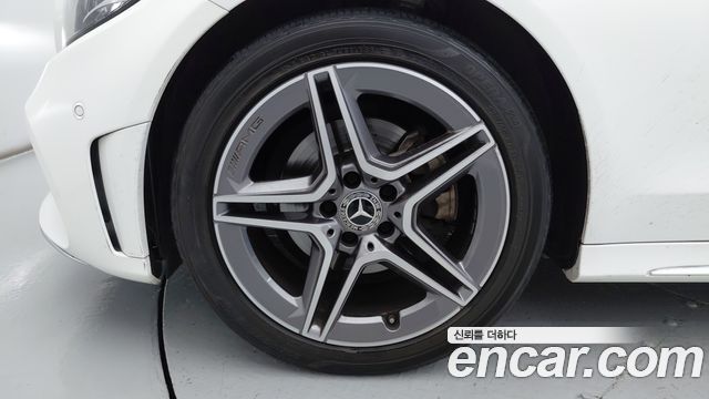 Mercedes-Benz C-Class W205 C200 AMG Line - фото 4