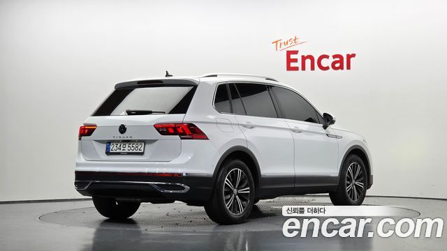 Volkswagen Tiguan 2-го поколения 2.0 TDI Premium - фото 1
