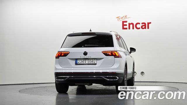 Volkswagen Tiguan 2-го поколения 2.0 TDI Premium - фото 3