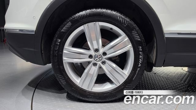 Volkswagen Tiguan 2-го поколения 2.0 TDI 4Motion Prestige - фото 4