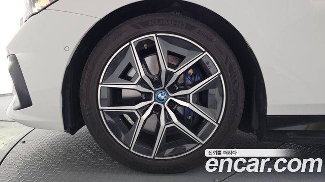 BMW i5 G60 eDrive 40 M Sport - фото 4