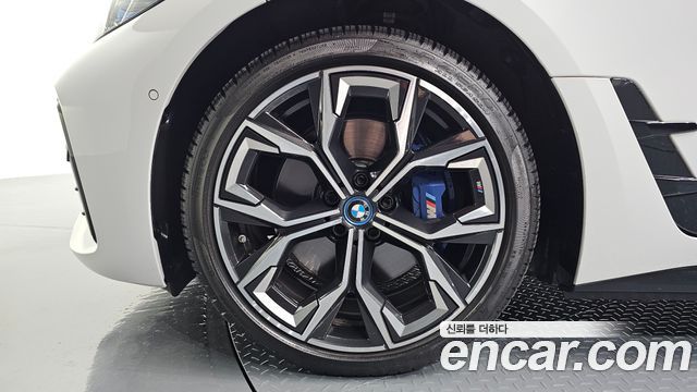 BMW i4 eDrive40 M Sports Pro - фото 3