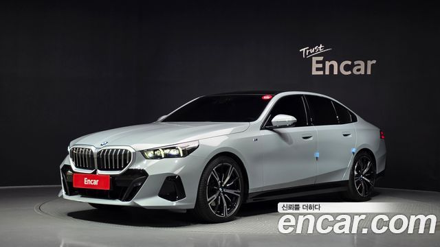 BMW 5 Series G60 530i xDrive M Sport - фото 0
