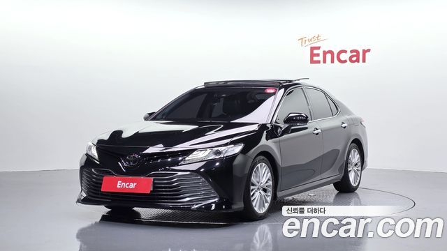 Toyota Camry XV70 2.5 - фото 0
