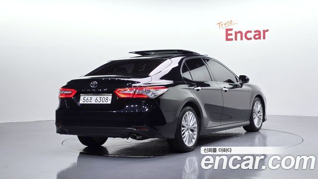Toyota Camry XV70 2.5 - фото 1