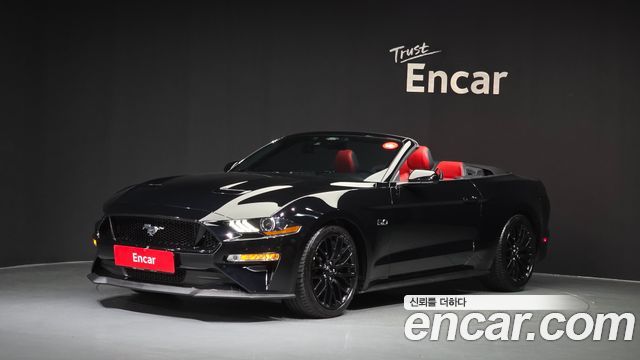 Ford Mustang GT Convertible - фото 0
