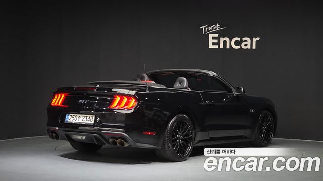 Ford Mustang GT Convertible - фото 1