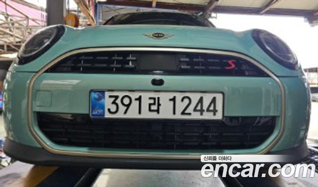 Mini Cooper S 4-го поколения 5 Door Favoured - фото 0
