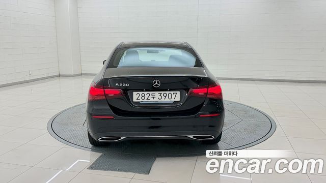 Mercedes-Benz A-Class W177 A220 Sedan - фото 3