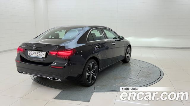 Mercedes-Benz A-Class W177 A220 Sedan - фото 4