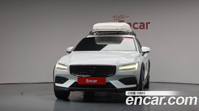 Volvo V60 Cross Country 2-го поколения B5 Pro AWD - фото 1