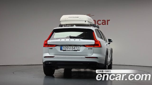 Volvo V60 Cross Country 2-го поколения B5 Pro AWD - фото 2