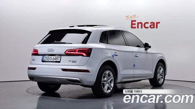 Audi Q5 FY 45 TFSI Quattro - фото 1