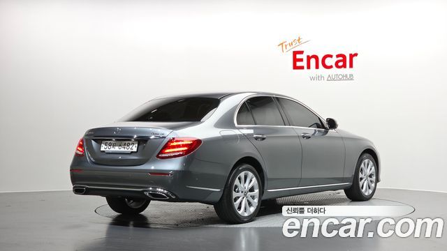 Mercedes-Benz E-Class W213 E220d 4MATIC Exclusive - фото 0