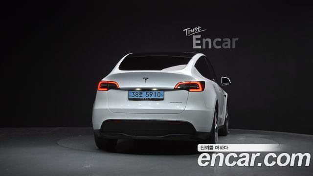Tesla Model Y Long Range AWD - фото 3