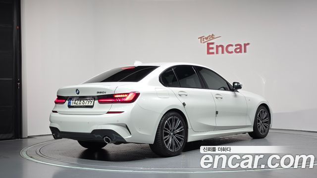 BMW 3 Series G20 320i M Sport - фото 1
