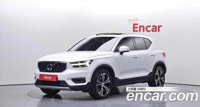 Volvo XC40 B4 Inscription - фото 0