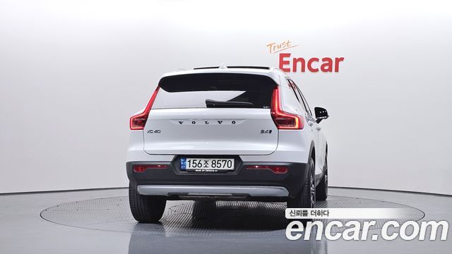 Volvo XC40 B4 Inscription - фото 3