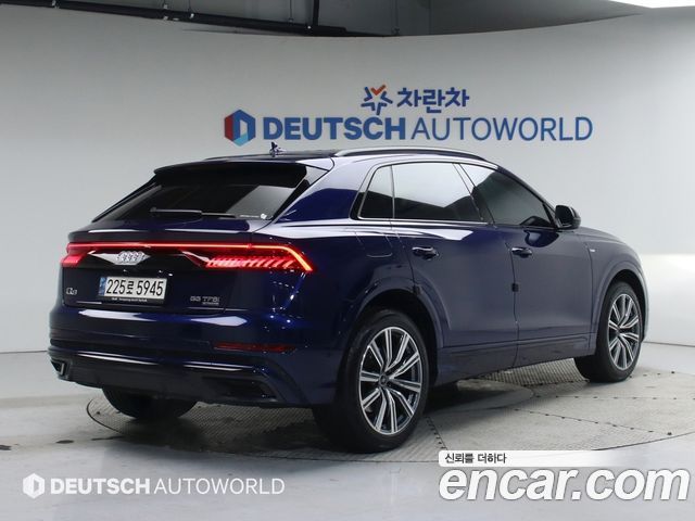 Audi Q8 55 TFSI Quattro Premium - фото 1