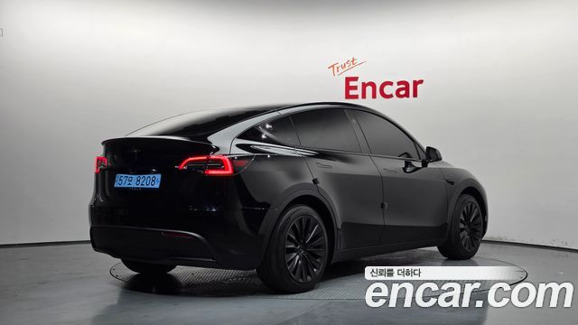 Tesla Model Y RWD - фото 1