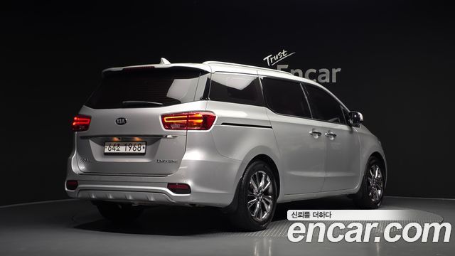 Kia Carnival New 7-Seater Limousine VIP - фото 1