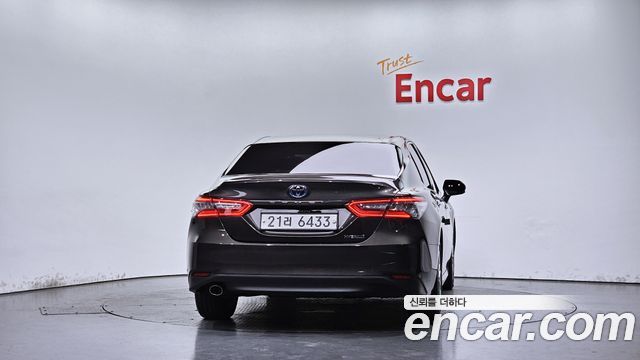 Toyota Camry XV70 2.5 XLE Hybrid - фото 3