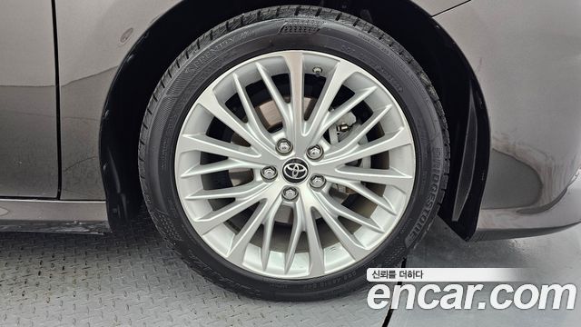 Toyota Camry XV70 2.5 XLE Hybrid - фото 4