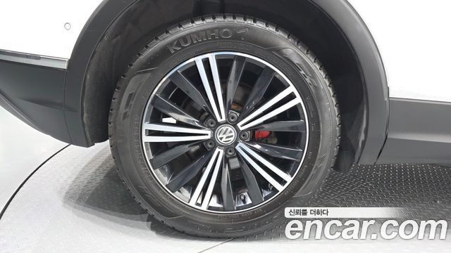 Volkswagen Tiguan 2-го поколения 2.0 TDI Prestige - фото 4