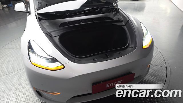 Tesla Model Y Long Range AWD - фото 4