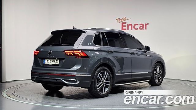Volkswagen Tiguan 2-го поколения 2.0 TDI Prestige - фото 1