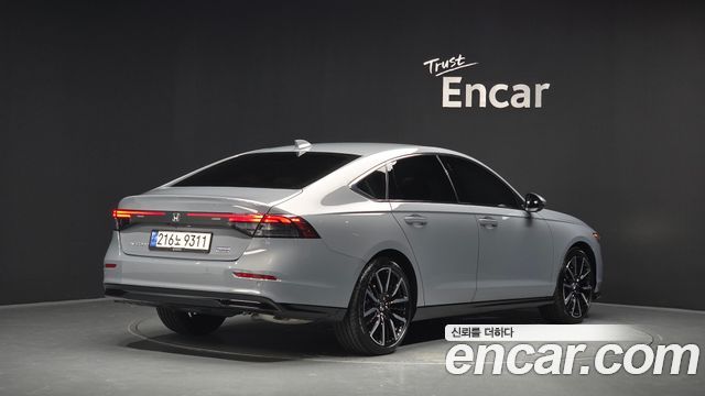 Honda Accord 11-го поколения 2.0 Hybrid Touring - фото 1