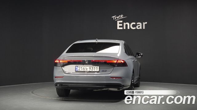 Honda Accord 11-го поколения 2.0 Hybrid Touring - фото 3