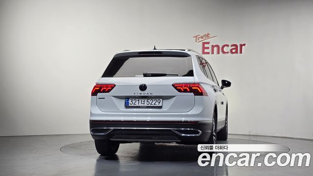 Volkswagen Tiguan Allspace 2.0 TSI Prestige - фото 2