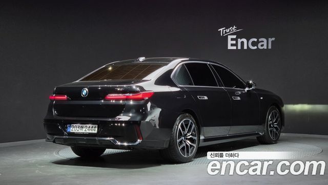 BMW 7 Series G70 740i sDrive M Sport - фото 1