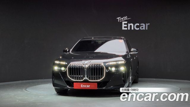 BMW 7 Series G70 740i sDrive M Sport - фото 2