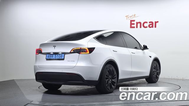 Tesla Model Y Long Range AWD - фото 1